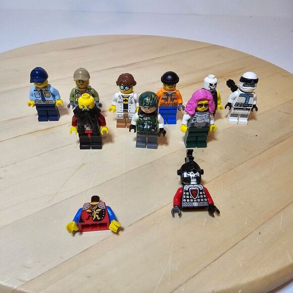 Lot Of 9 Mixed Lego Minifigures From Different Lego Sets + 2 Torsos - Picture 1 of 4